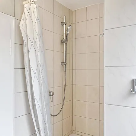 T&k - Zentrum - 1 And 2 20min To Fair Dus Apartment