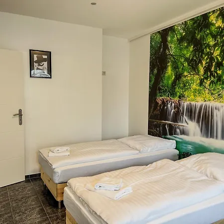 T&k - Zentrum - 1 And 2 20min To Fair Dus Apartment